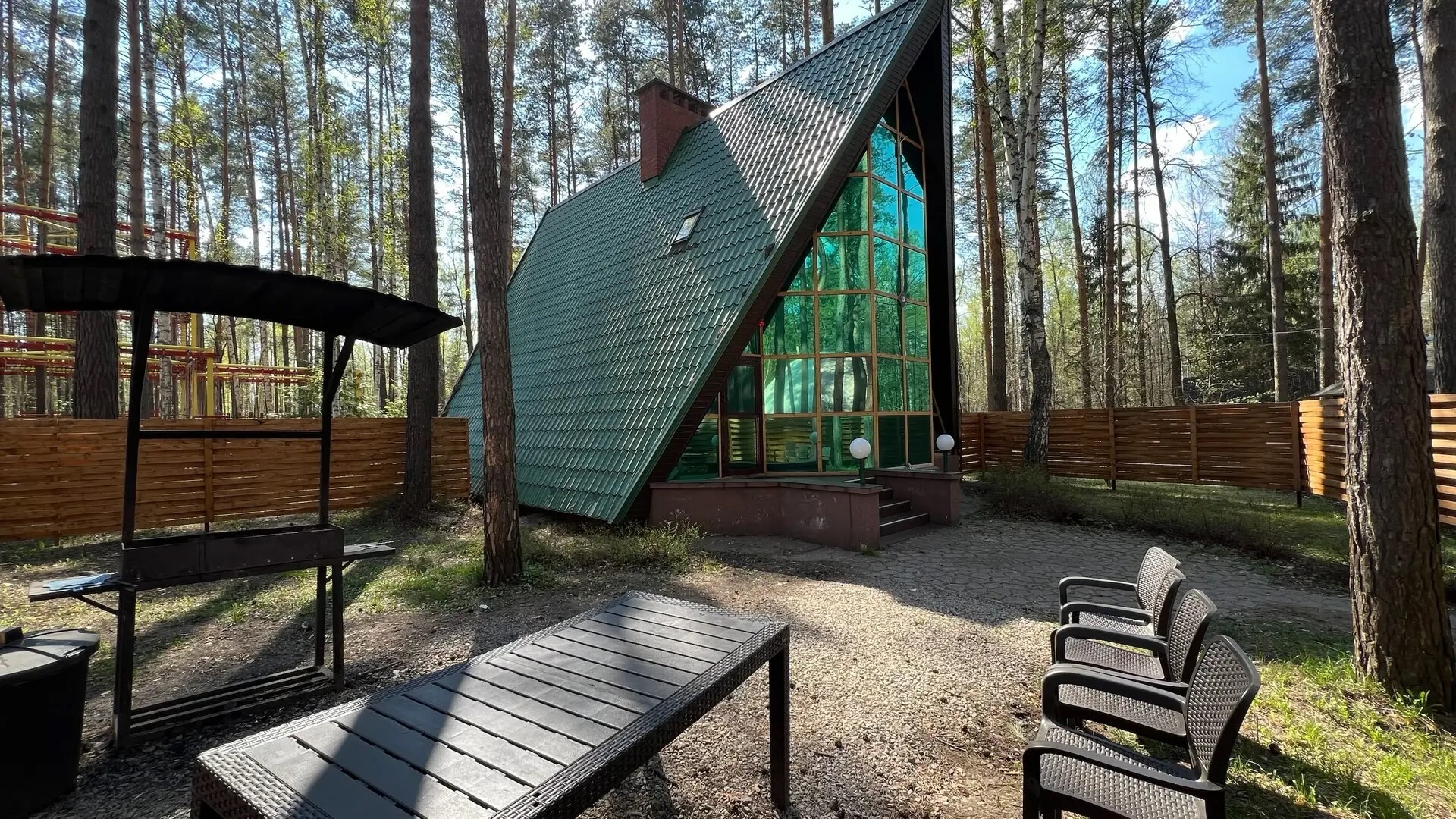 Зеленый дом в стиле A-frame - Фото 1